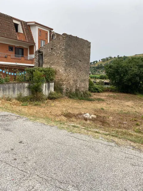 Rustico in Vendita a Santi Cosma e Damiano