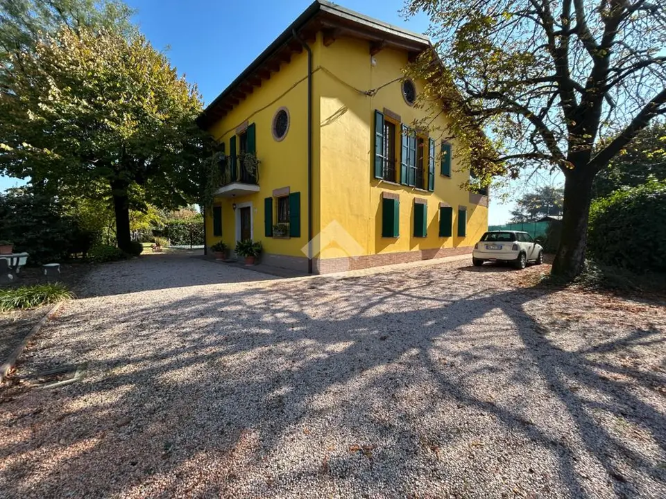 5 locali in vendita a Formigine