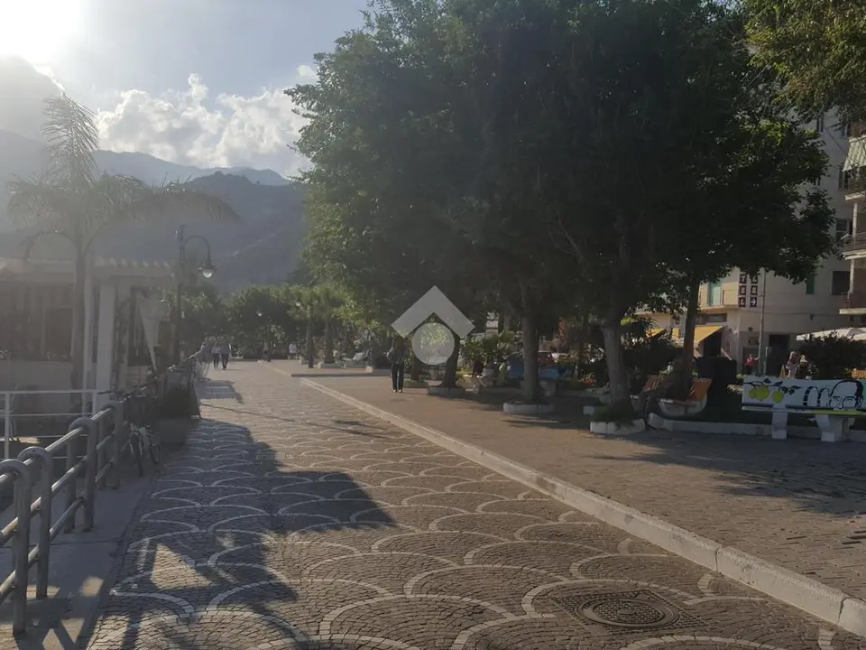 6 locali in vendita a Maiori