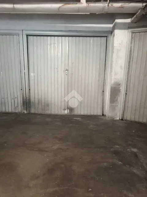 Box / posti auto in vendita a Trento