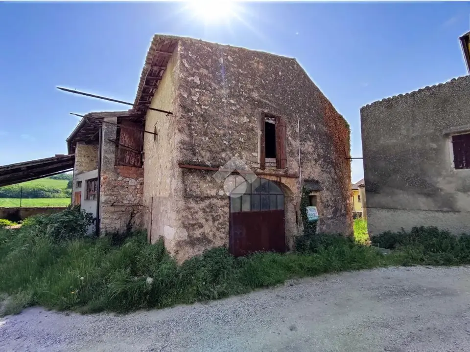 Rustico in vendita a Caprino Veronese