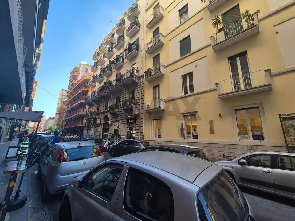Locale Commerciale in Affitto a Napoli