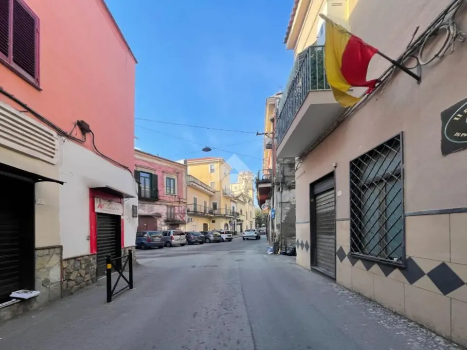 Box / posti auto in vendita a Angri