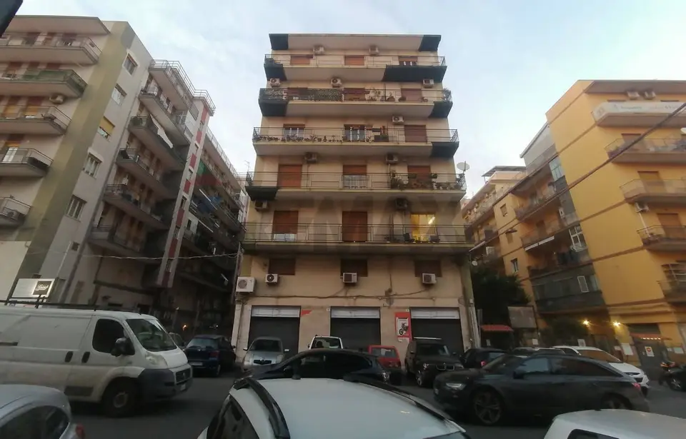 Locale Commerciale in Affitto a Catania