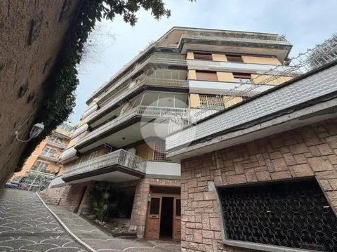 5 locali in vendita a Roma