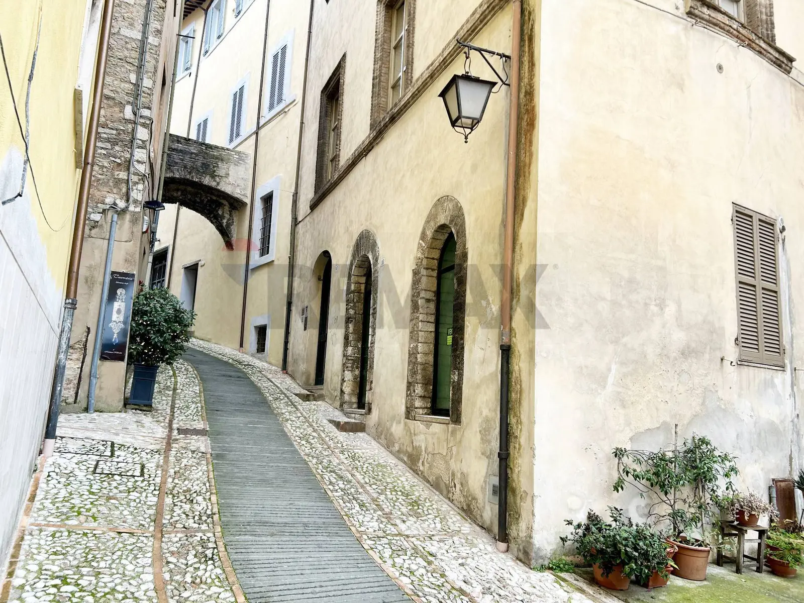 Locale Commerciale in Affitto a Spoleto