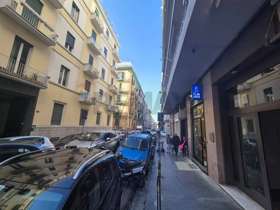 Locale Commerciale in Affitto a Napoli