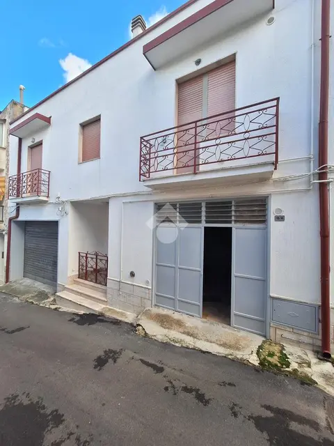 Casa indipendente in vendita a Cassano Delle Murge