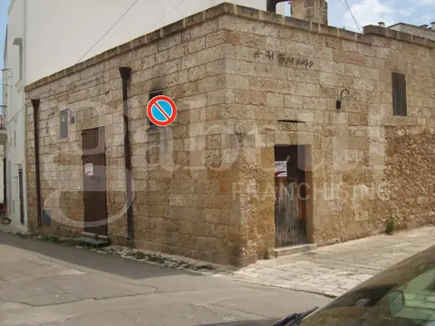 Negozio in Via Catalano 1, Tricase (LE)