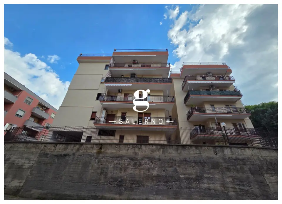 Appartamento in Viale dei Romani, Salerno (SA)