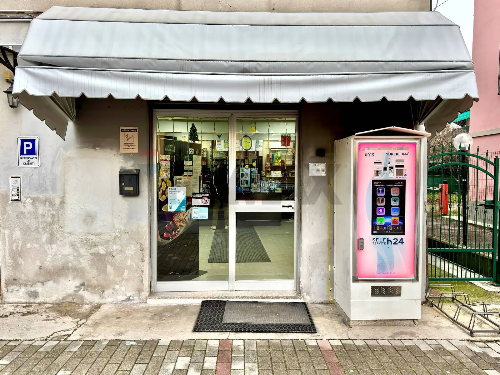 Attività  Commerciale in Vendita a Reggio nell'Emilia