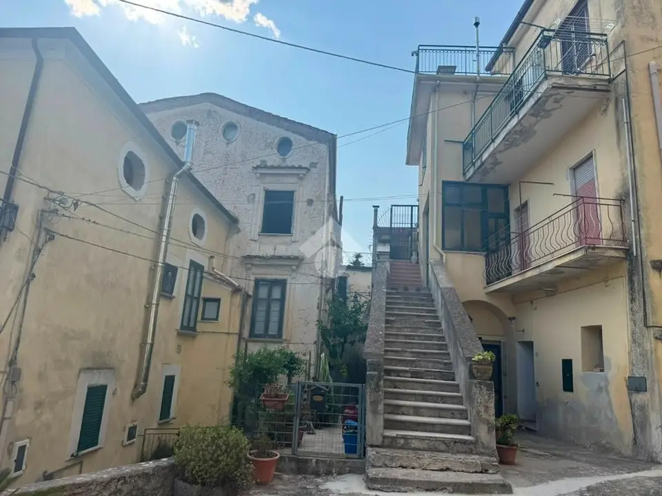 Casa semindipendente in vendita a Giffoni Sei Casali