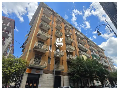 Appartamento in Via Santa Margherita, Salerno (SA)