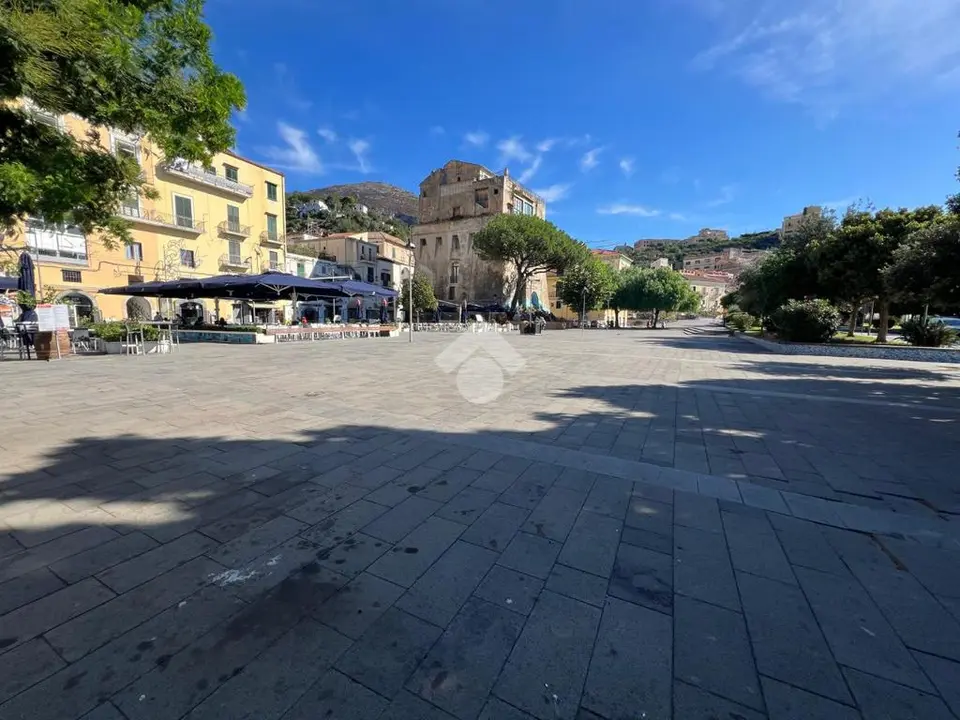 Box / posti auto in vendita a Vietri Sul Mare
