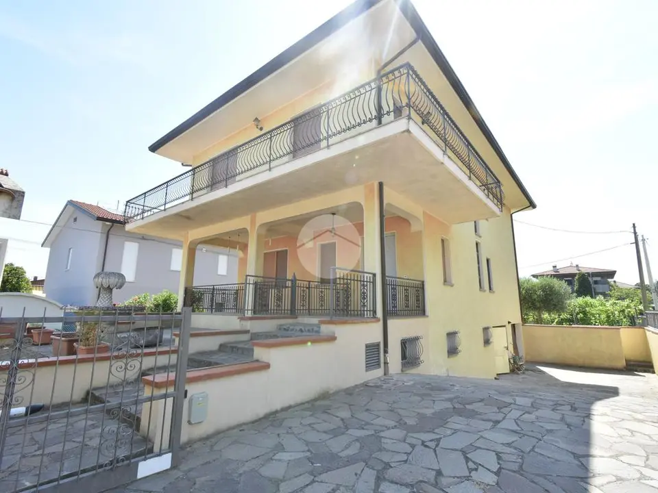 Bifamiliare in vendita a Santarcangelo Di Romagna