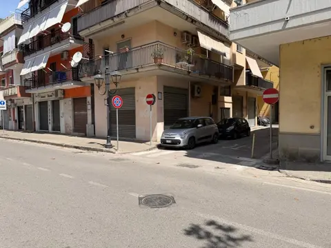 Negozio in Via Plava 0, Battipaglia (SA)