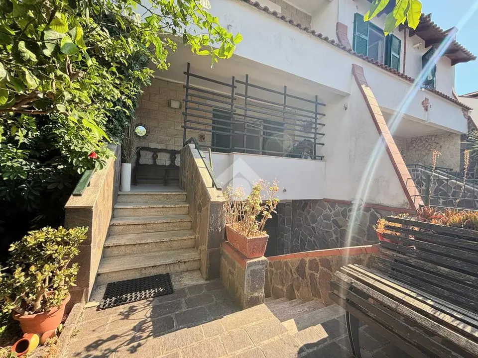 Villa a schiera centrale in vendita a Giugliano In Campania