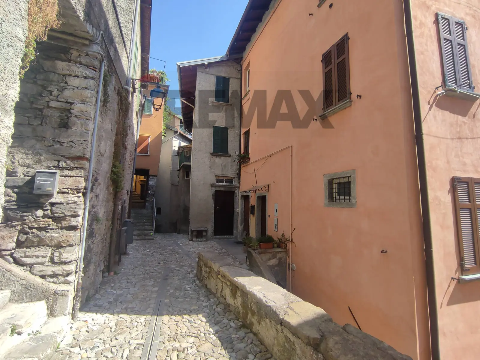 Casa Semindipendente in Vendita a Brienno