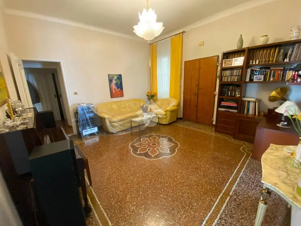 5 locali in vendita a Genova