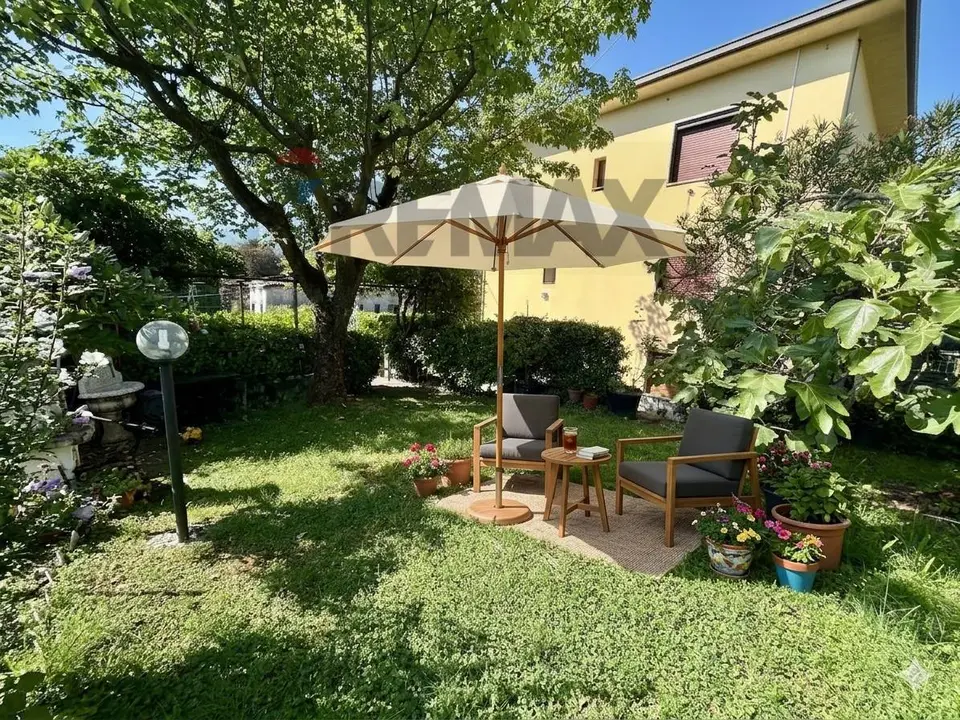 Appartamento in Vendita a Solto Collina