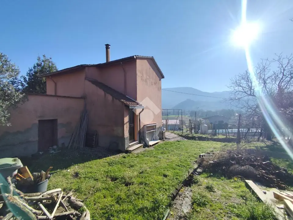 Casa indipendente in vendita a Foligno