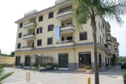 Negozio in via Sannitica, Casoria (NA)