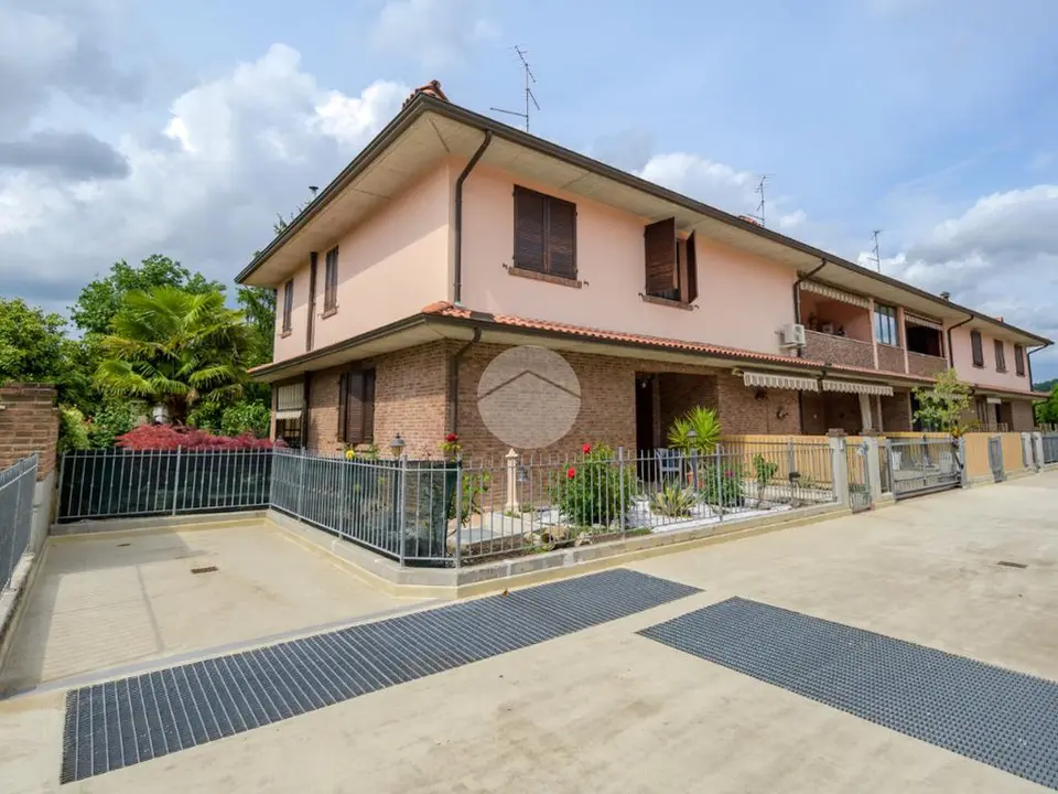 Villa a schiera d'angolo in vendita a Savignano Sul Panaro