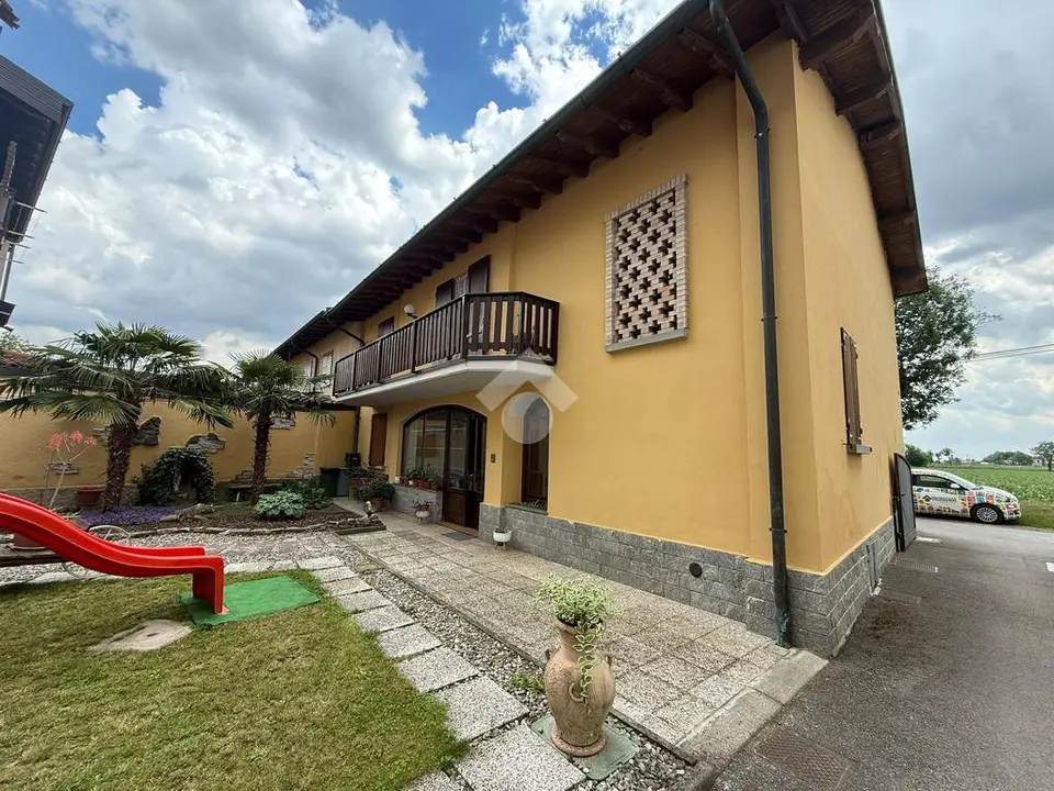 Casa indipendente in vendita a Romano Di Lombardia