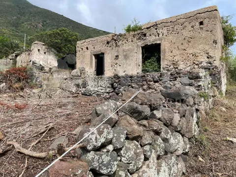 Casa Indipendente in strada Provinciale SNC, Malfa (ME)