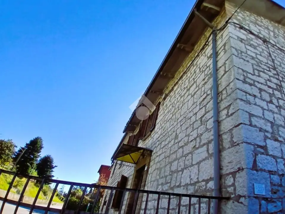 5 locali in vendita a Gubbio