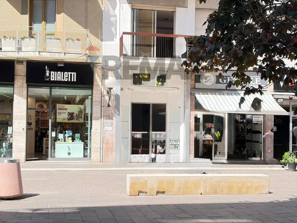 Locale Commerciale in Vendita a Cosenza