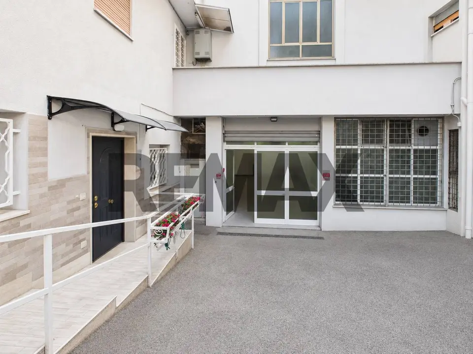 Magazzino in Affitto a Roma