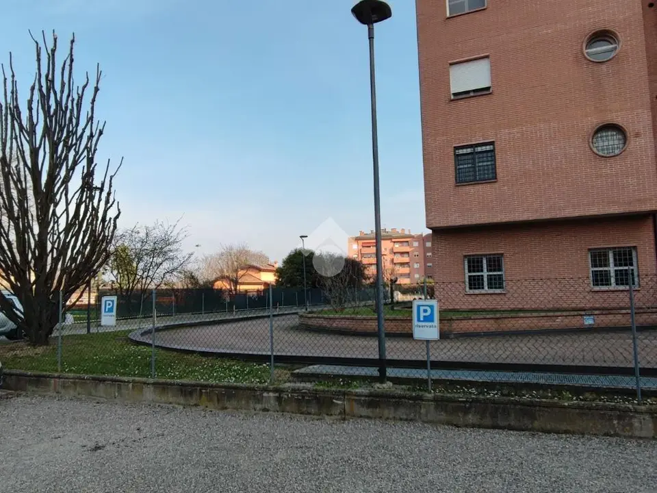 Posto auto in vendita a Bologna