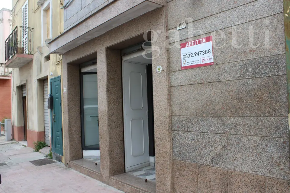 Negozio in via Cosimo Mariano 150, Copertino (LE)