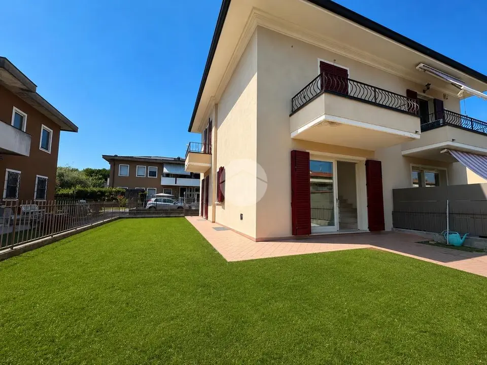 Villa a schiera d'angolo in vendita a Rovato