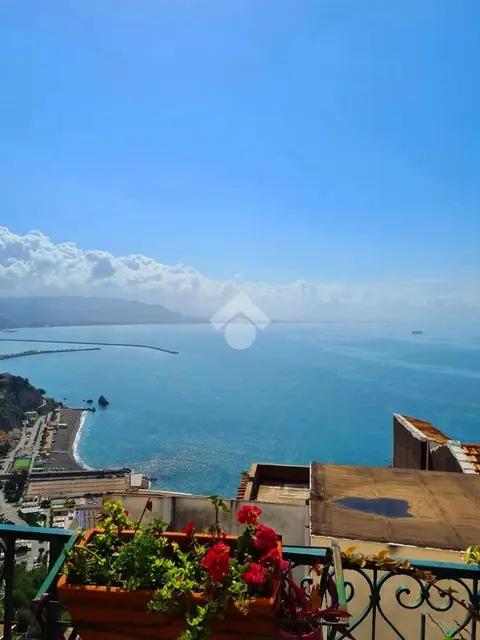 Quadrilocale in affitto a Vietri Sul Mare