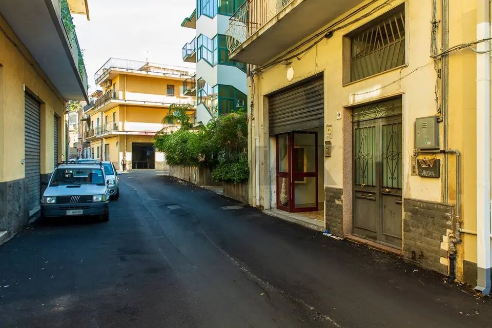 Locale Commerciale in Affitto a Acireale