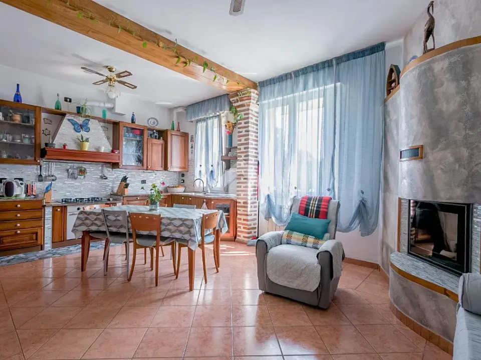 5 locali in vendita a Monte San Pietro