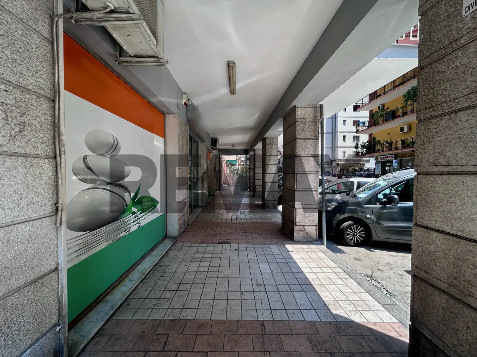 Negozio in Affitto a Napoli