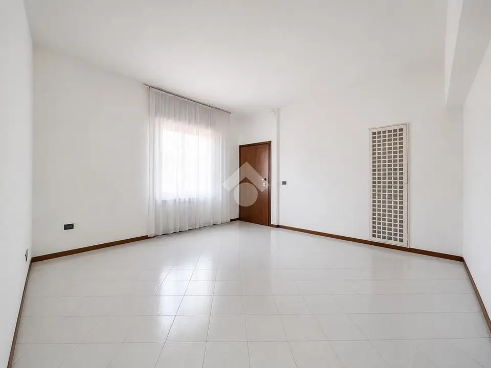 Quadrilocale in affitto a Verona