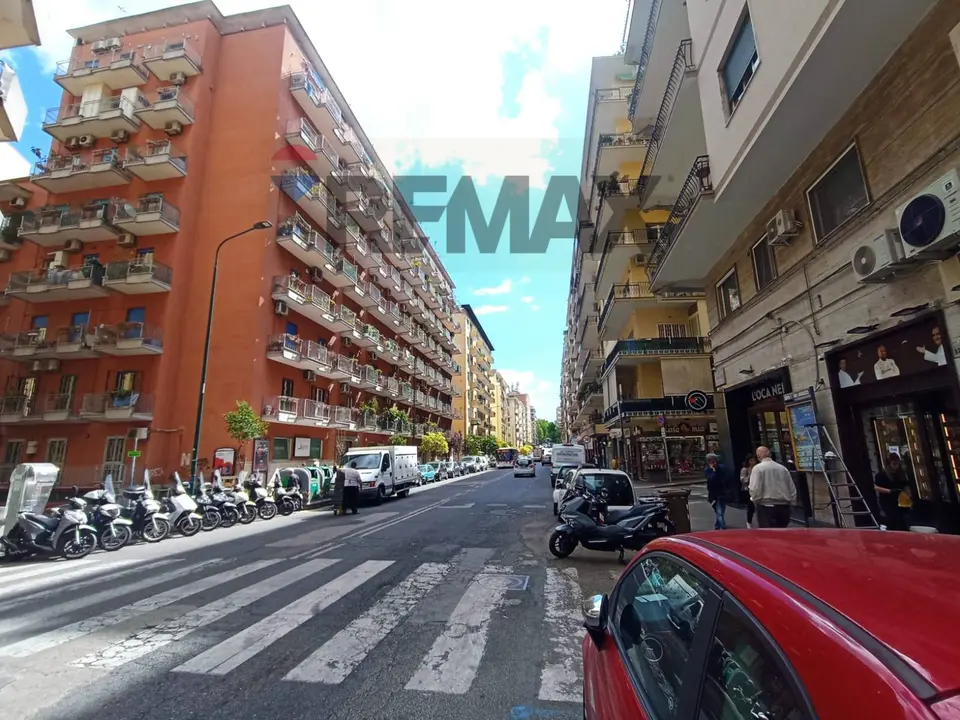 Locale Commerciale in Affitto a Napoli