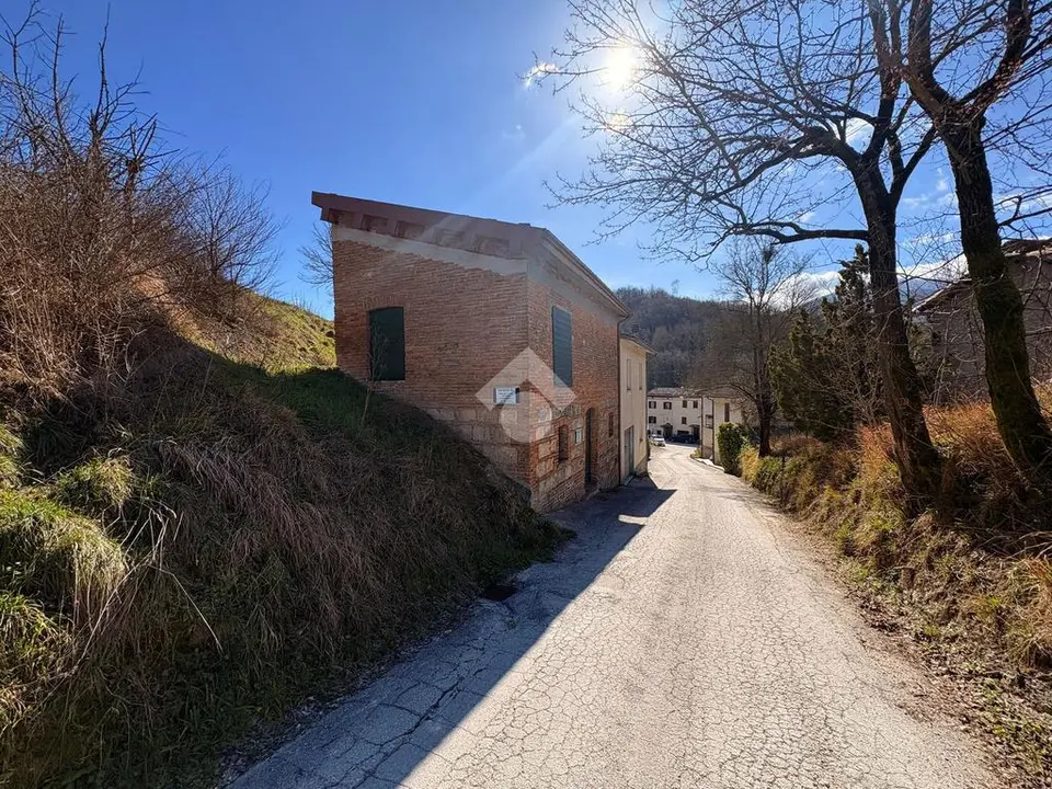 Rustico in vendita a Fabriano