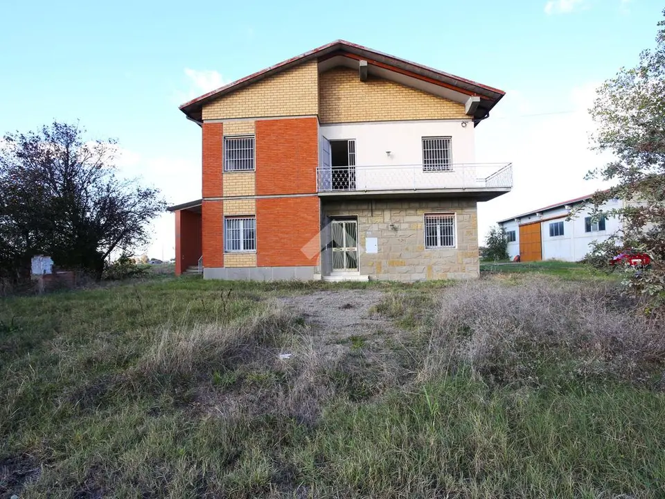 Bifamiliare in vendita a Calderara Di Reno