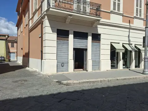 Negozio in Corso Volsci 151, Sora (FR) 82 m², 2 locali