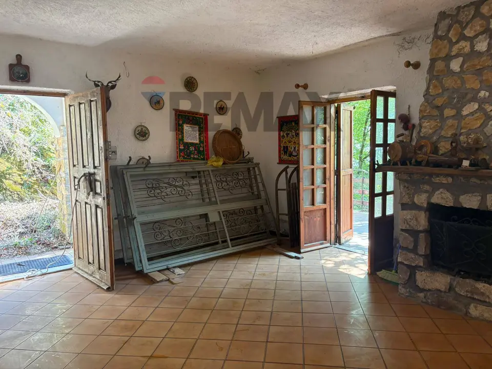 Casa Indipendente in Vendita a Serrone