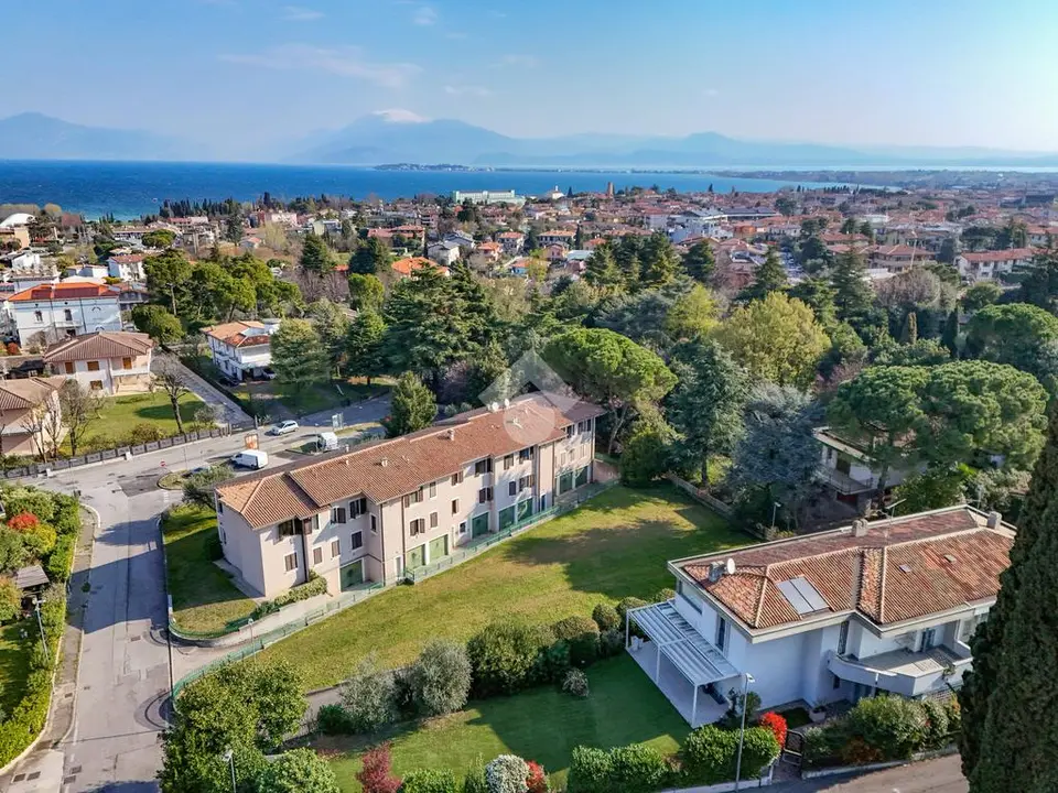 Bifamiliare in vendita a Desenzano Del Garda