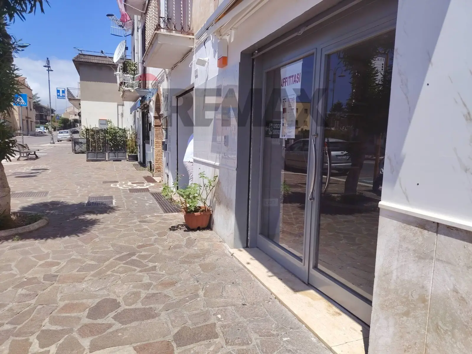 Locale Commerciale in Affitto a Minturno