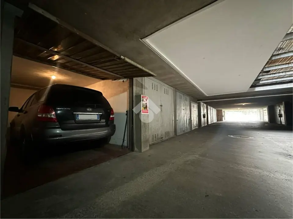 Box / posti auto in vendita a Vaprio D'Adda