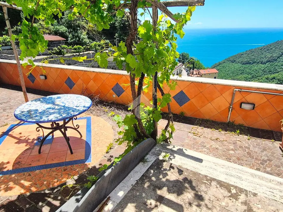 Trilocale in vendita a Vietri Sul Mare