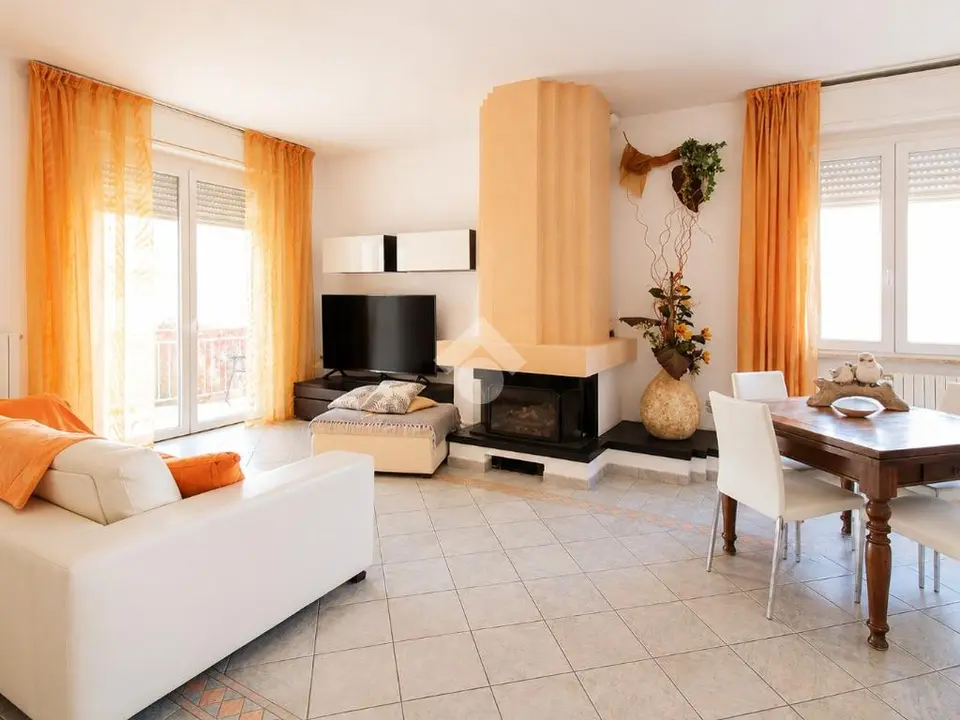 5 locali in vendita a Cascina